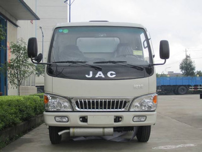 東風綠化噴灑車廠家與專用汽車零配件生產(chǎn) 高效環(huán)保的完美結(jié)合
